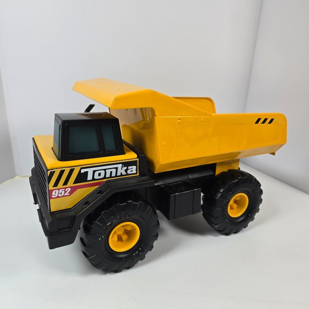 Tonka Mughty Steel Dump Truck 952 Yellow Classic Construction Vehicle Toy 17In